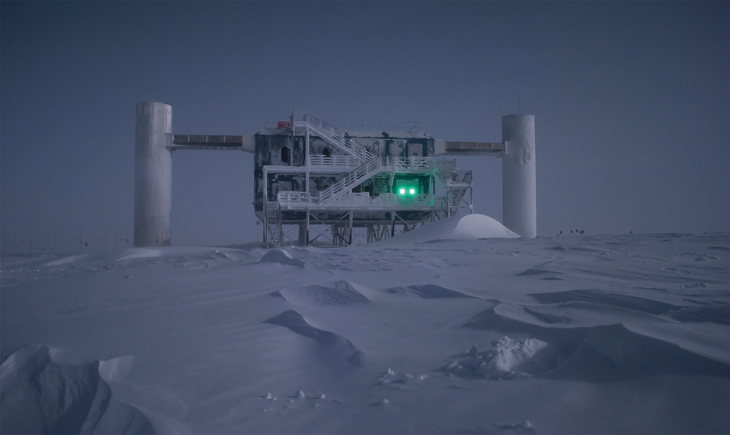 Антарктический научно исследовательский. Станция Амундсен Скотт в Антарктиде. Нейтринная обсерватория icecube. Нейтринная обсерватория ледяной куб, Антарктида. Антарктическая станция принцесса Элизабет.